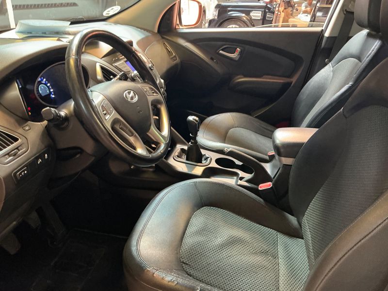 Hyundai ix35 2.0 CRDi Comfort 2WD — zdjęcie 3