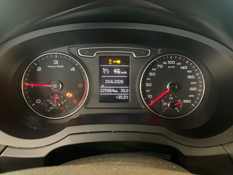 Audi Q3 2.0 TDI Ambiente — zdjęcie 13