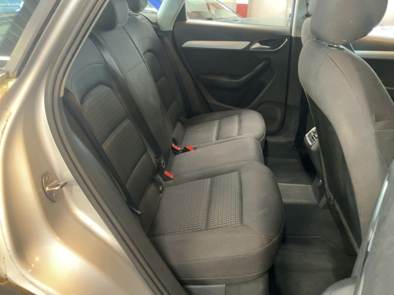 Audi Q3 2.0 TDI Ambiente — zdjęcie 14