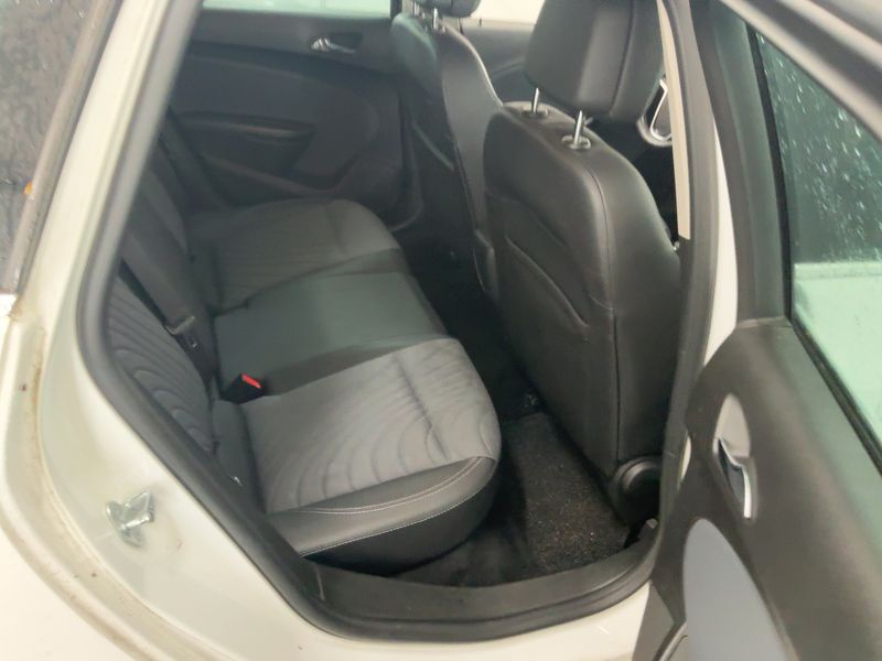Opel Astra 1.6 Edition — zdjęcie 14
