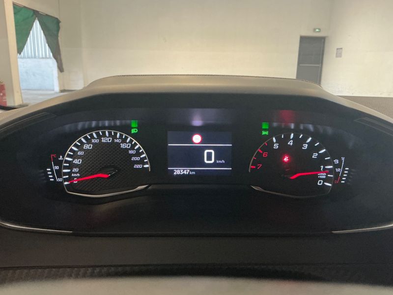Peugeot 208 1.2 PureTech Allure — zdjęcie 13