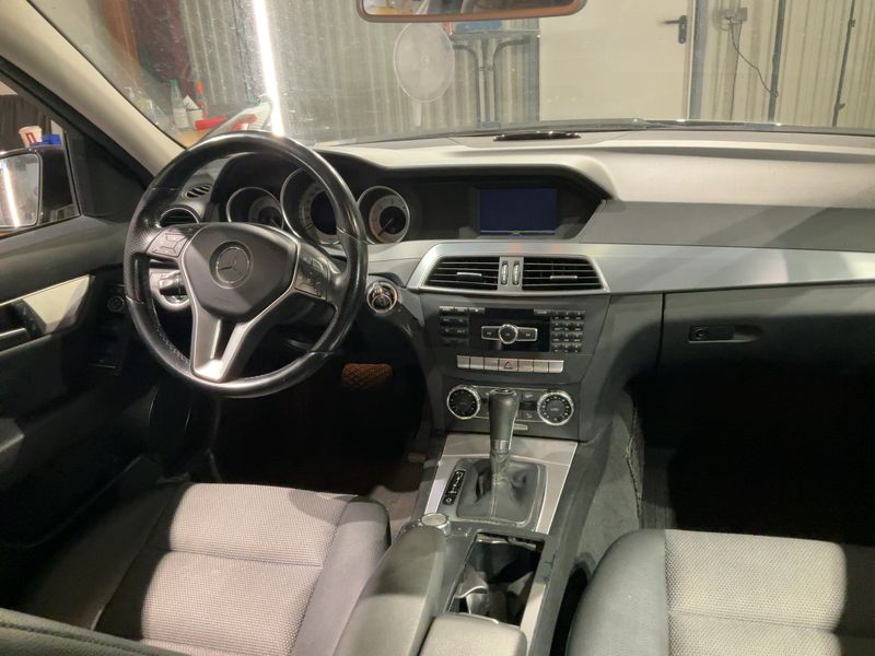 Mercedes-Benz C-Klasse C 200 CDI T BlueEfficiency Avantgarde 2011 – снимка 17