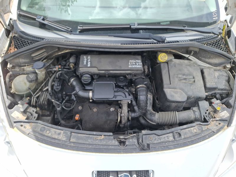 Peugeot 207 1.4 HDi Premium 2010 – снимка 8