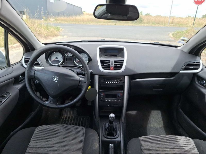Peugeot 207 1.4 HDi Premium 2010 – снимка 11