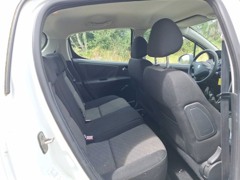 Peugeot 207 1.4 HDi Premium 2010 – снимка 13