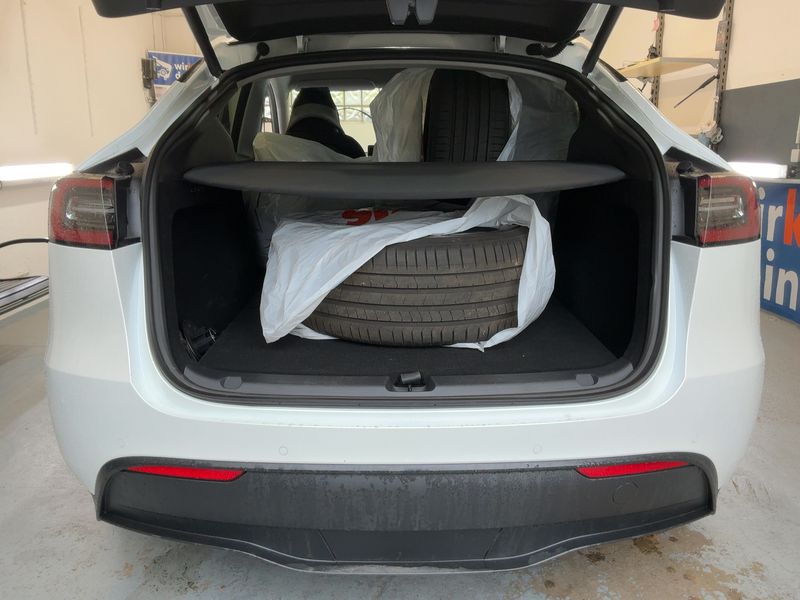 Tesla Model Y Performance Dual AWD AWD — zdjęcie 10