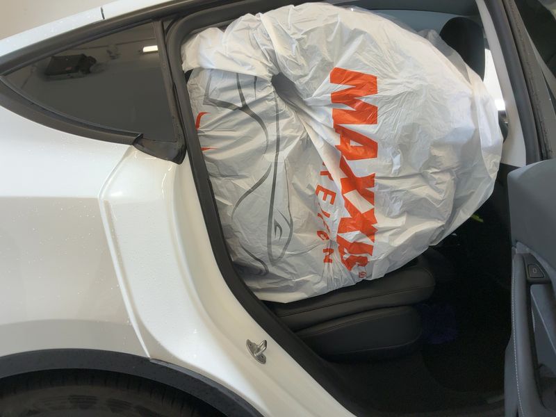 Tesla Model Y Performance Dual AWD AWD — zdjęcie 14