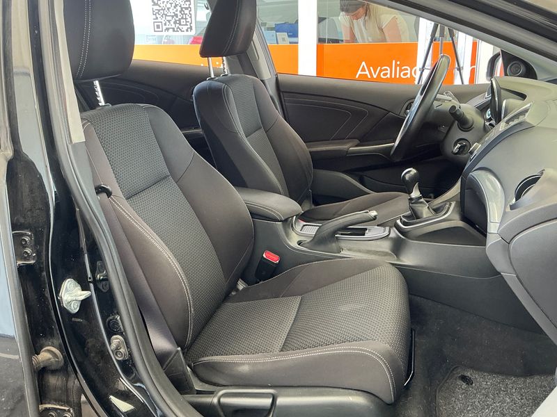 Honda Civic 1.6 DTEC Elegance — zdjęcie 11