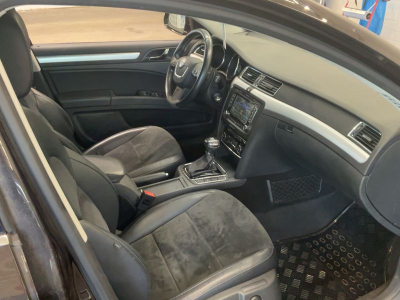 Skoda Superb 2.0 TDI Elegance 4x4 2012 – снимка 16