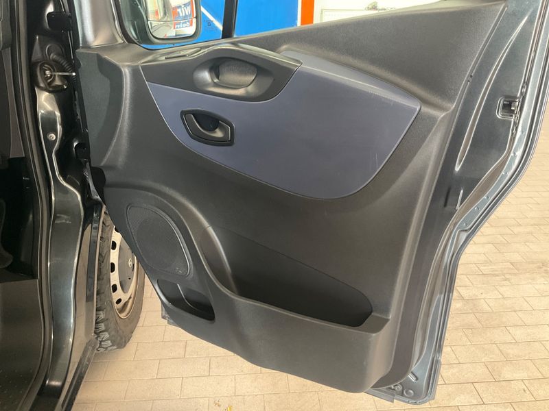 Opel Vivaro 1.6 CDTI Biturbo Combi L2H1 2,9t 2015 – снимка 29