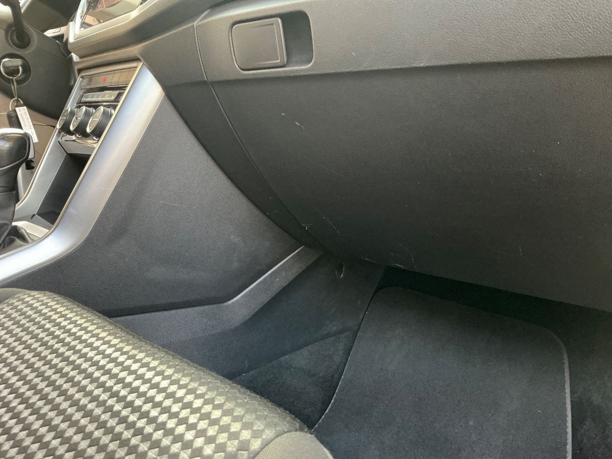 Volkswagen T-Roc 2021 — photo 24