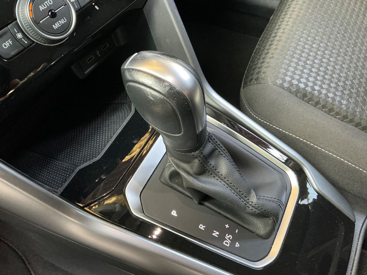 Volkswagen T-Roc 2021 — photo 27