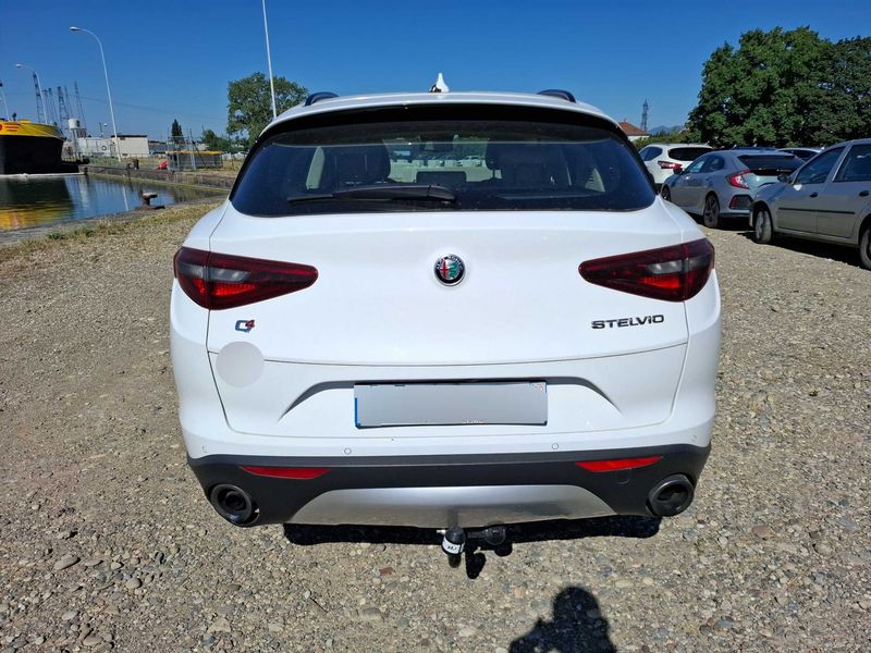 Alfa Romeo Stelvio 2.0 Turbo Super Q4 — zdjęcie 4