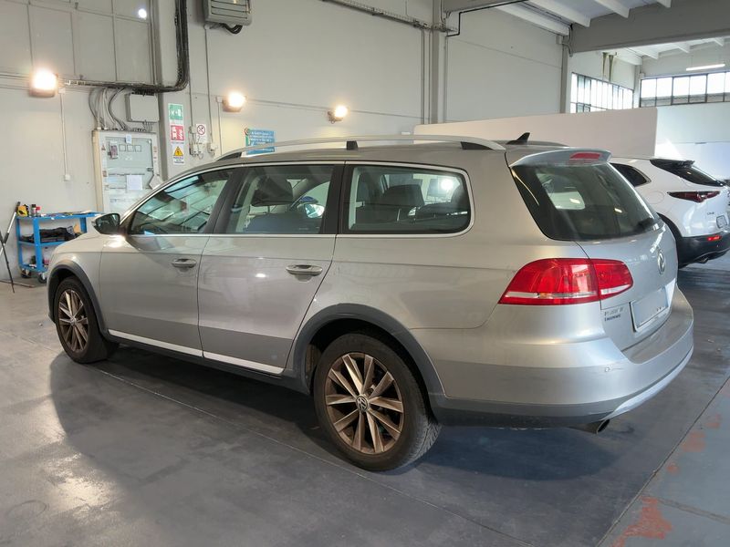Volkswagen Passat 2.0 TDI 4Motion BlueMotion Tech 2012 – снимка 6