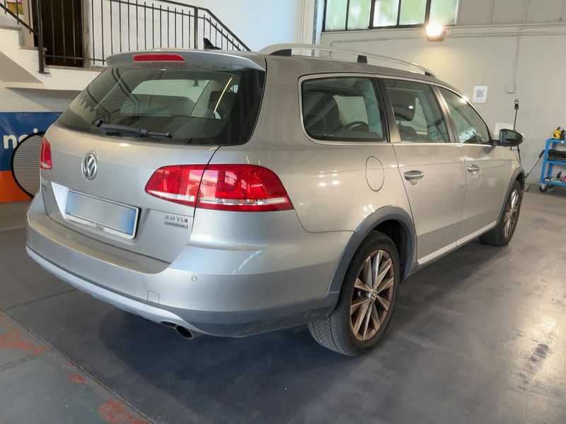 Volkswagen Passat 2.0 TDI 4Motion BlueMotion Tech 2012 – снимка 8