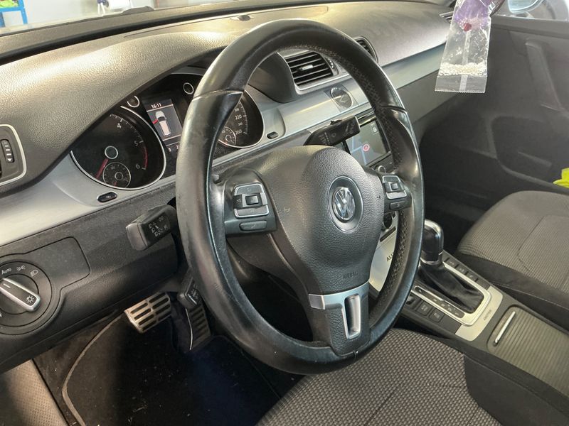 Volkswagen Passat 2.0 TDI 4Motion BlueMotion Tech 2012 – снимка 25