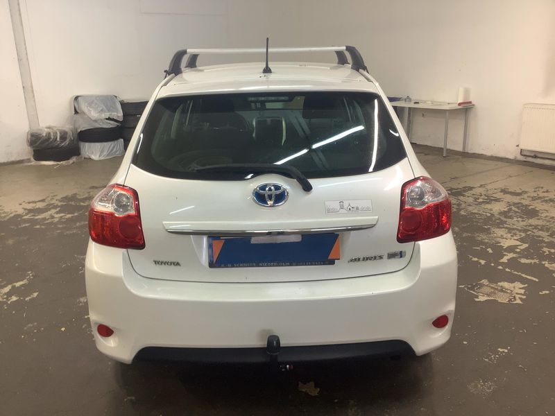 Toyota Auris 1.8 Hybrid Travel — zdjęcie 5