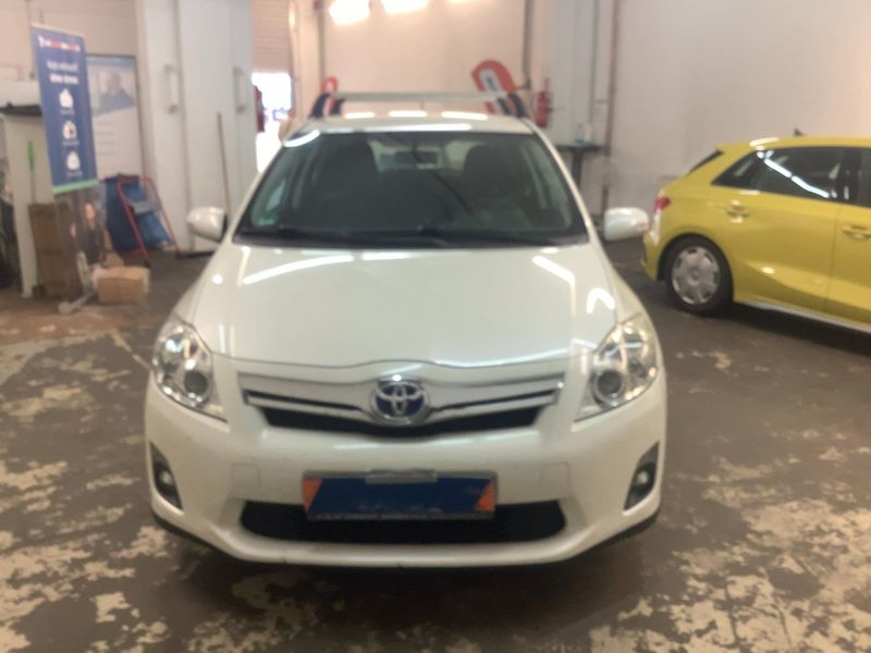 Toyota Auris 1.8 Hybrid Travel — zdjęcie 9