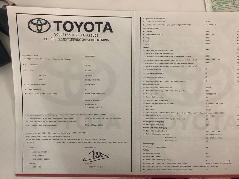 Toyota Auris 1.8 Hybrid Travel — zdjęcie 16