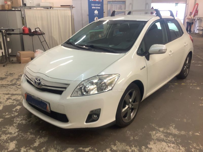 Toyota Auris 1.8 Hybrid Travel — zdjęcie 1