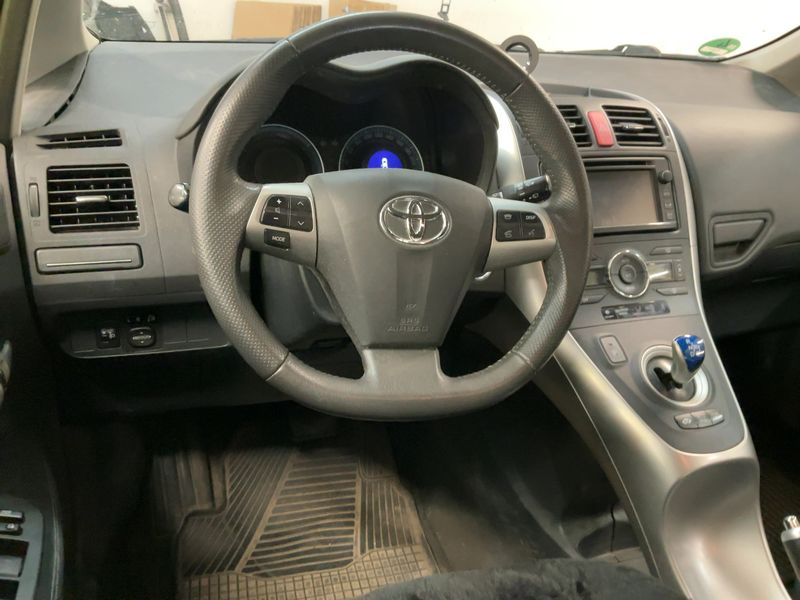 Toyota Auris 1.8 Hybrid Travel — zdjęcie 12