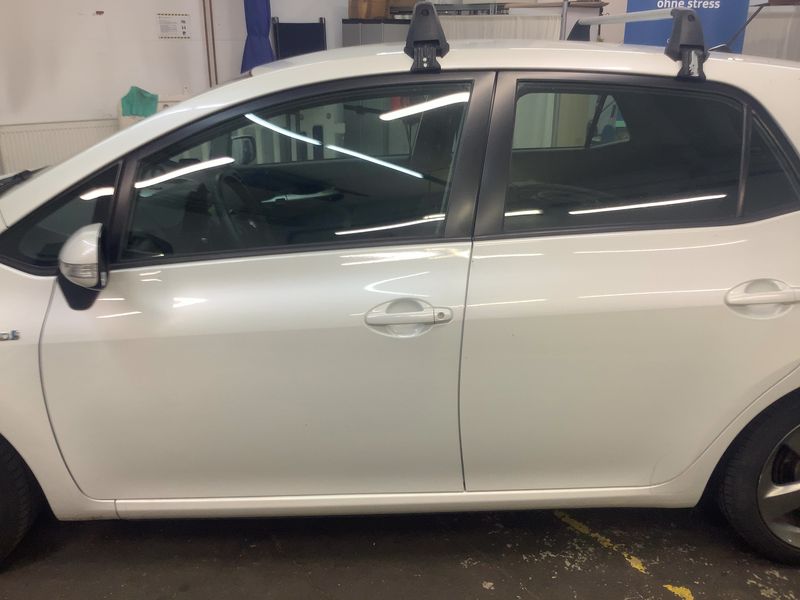 Toyota Auris 1.8 Hybrid Travel — zdjęcie 4