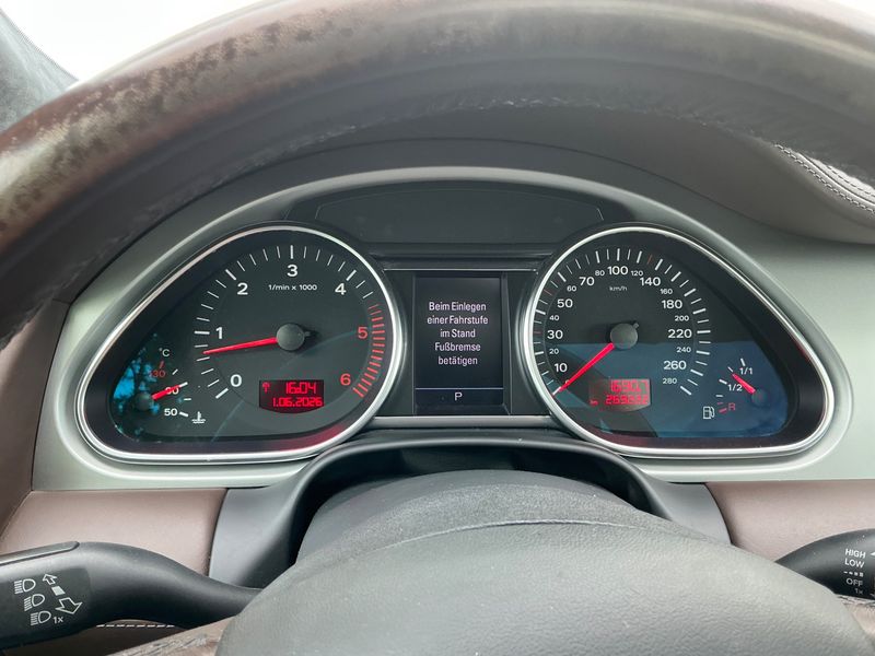 Audi Q7 4.2 V8 TDI quattro — zdjęcie 13