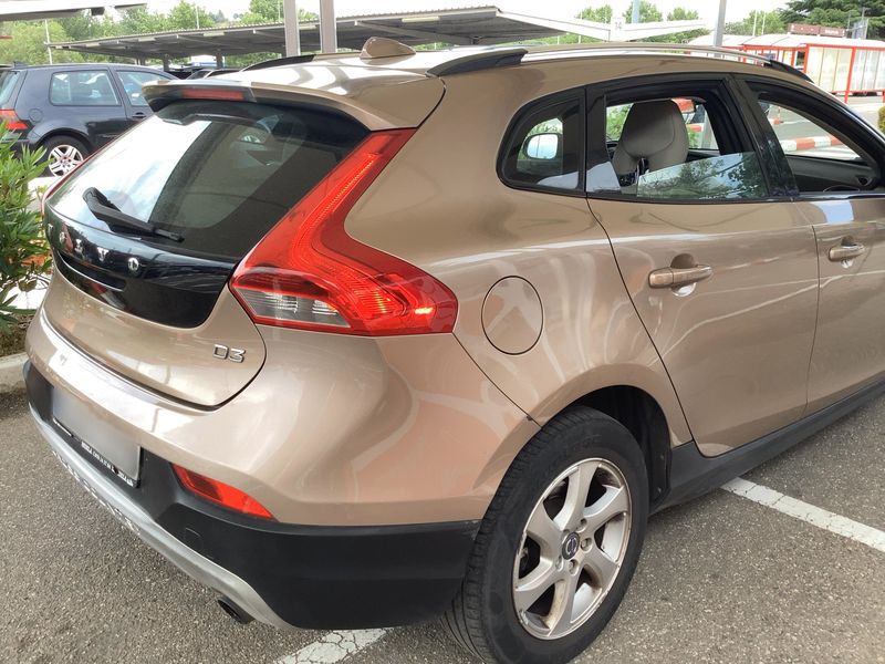 Volvo V40 Cross Country 2.0 D3 Momentum — zdjęcie 6