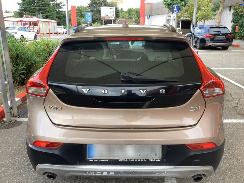Volvo V40 Cross Country 2.0 D3 Momentum — zdjęcie 5