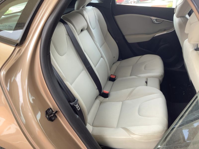 Volvo V40 Cross Country 2.0 D3 Momentum — zdjęcie 14