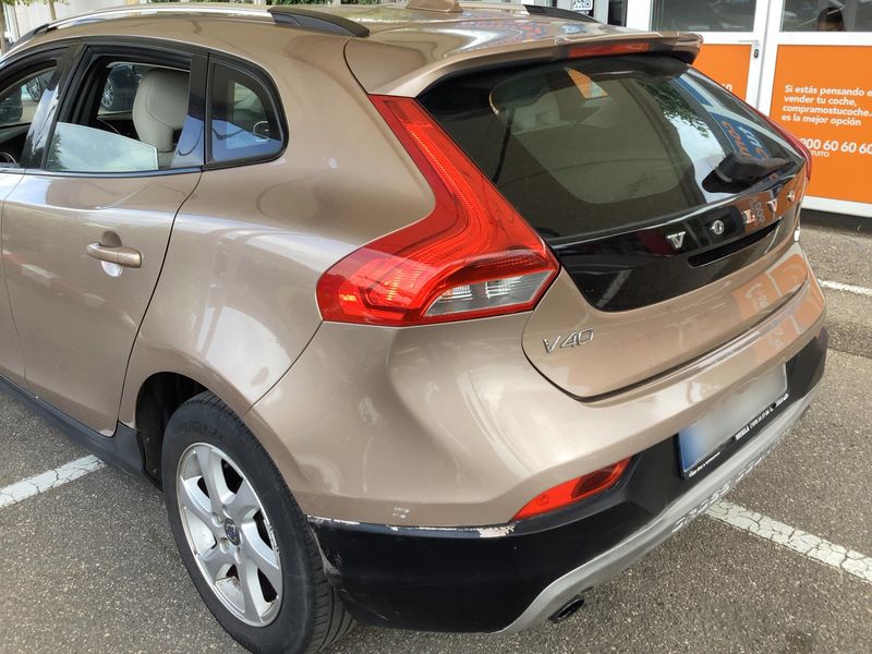 Volvo V40 Cross Country 2.0 D3 Momentum — zdjęcie 3