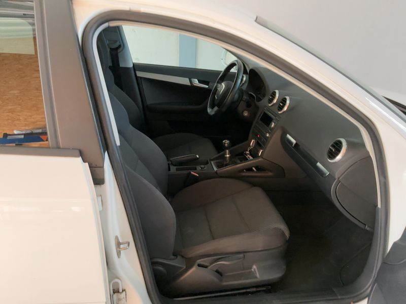 Audi A3 Sportback 1.6 TDI Ambition — zdjęcie 11