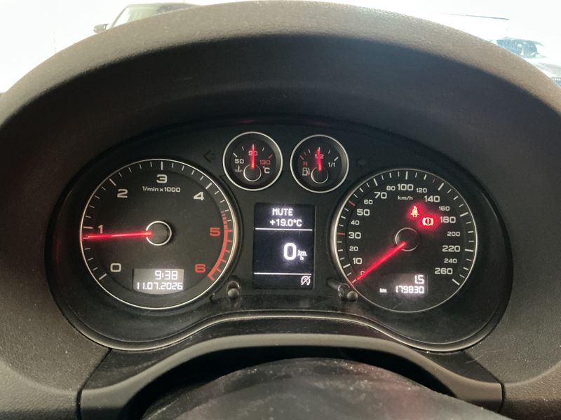 Audi A3 Sportback 1.6 TDI Ambition — zdjęcie 13