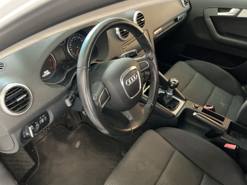 Audi A3 Sportback 1.6 TDI Ambition 2009 – снимка 35