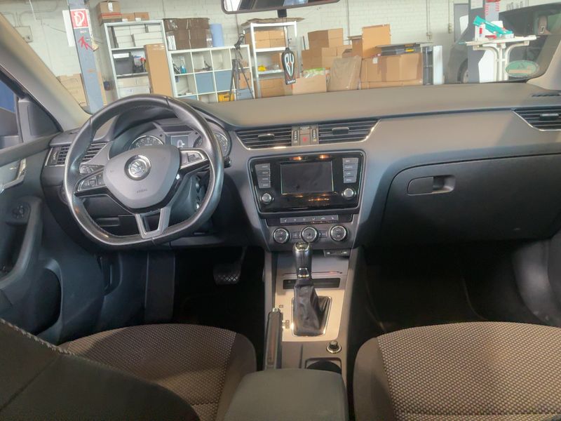 Skoda Octavia 2.0 TDI Ambition — zdjęcie 12