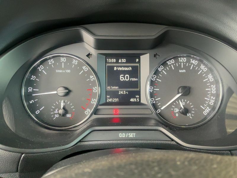 Skoda Octavia 2.0 TDI Ambition — zdjęcie 13