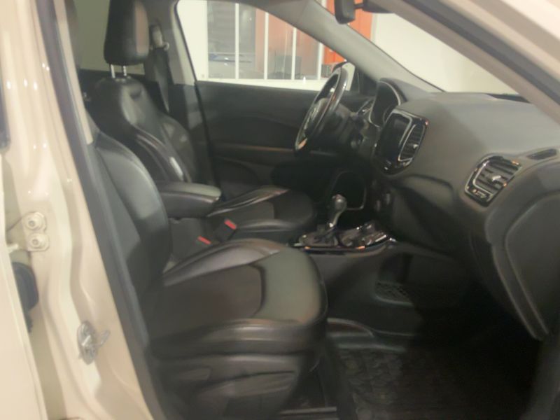 Jeep Compass 2.0 M-Jet Night Eagle 4x4 — zdjęcie 11