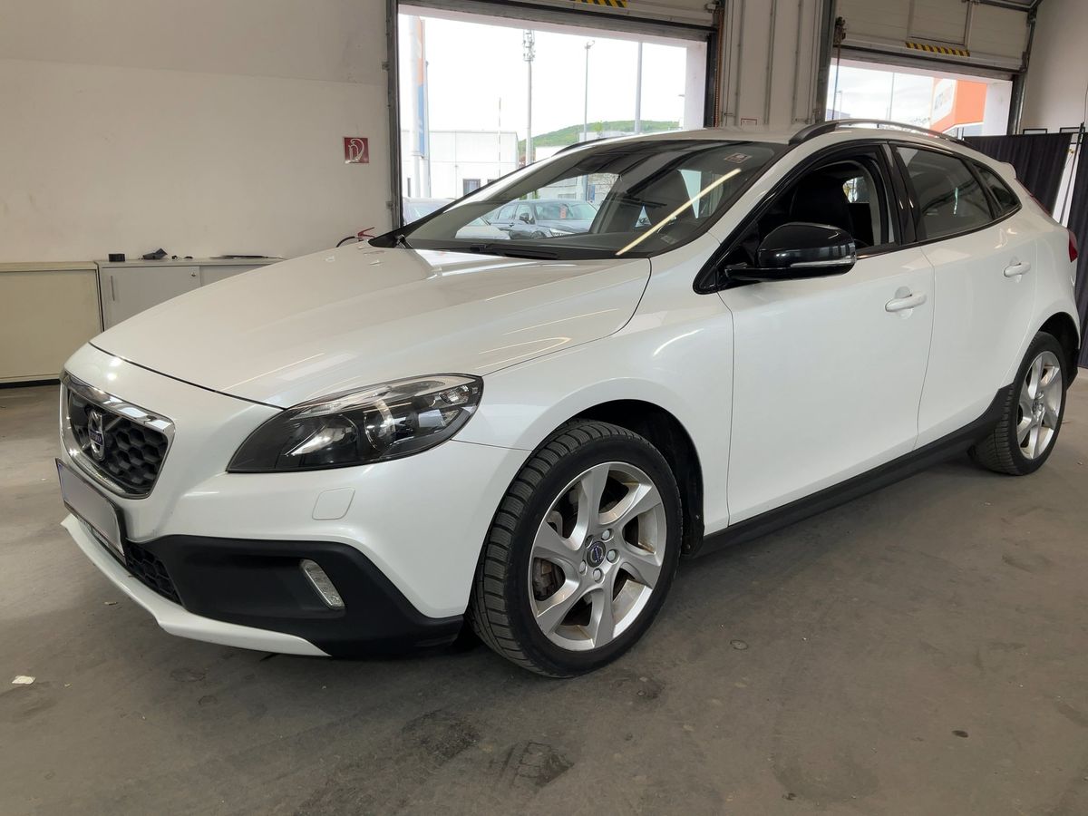 Volvo V40 2015 — photo 1