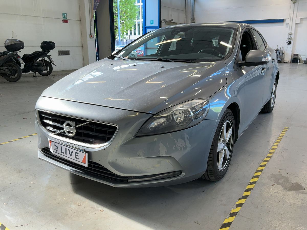 Volvo V40 2015 — photo 1