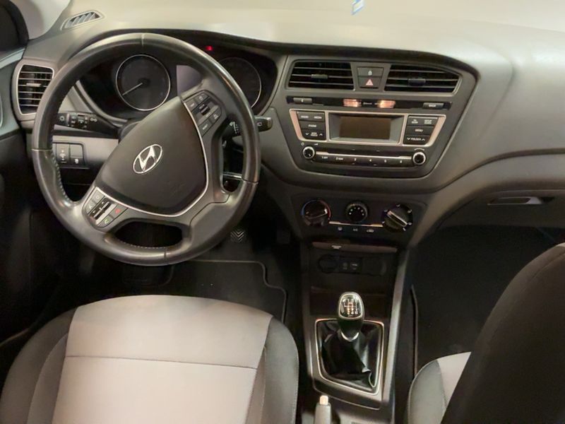 Hyundai i20 1.4 CRDi Intuitive — zdjęcie 12
