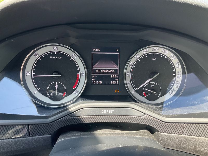 Skoda Superb 2.0 TDI SportLine 4x4 — zdjęcie 13