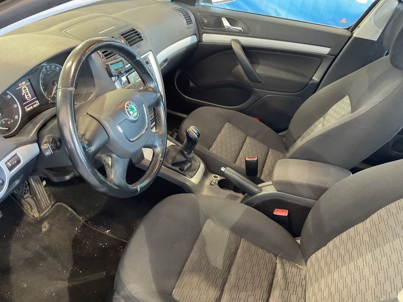 Skoda Octavia 1.2 TSI Ambiente 2011 – снимка 3