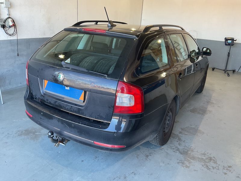 Skoda Octavia 1.2 TSI Ambiente 2011 – снимка 2