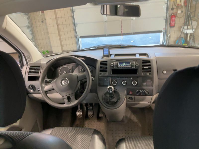 Volkswagen T5 Kombi 2.0 TDI — zdjęcie 12