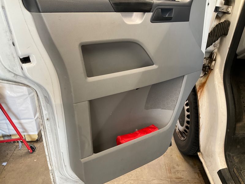 Volkswagen T5 Kombi 2.0 TDI 2012 – снимка 36
