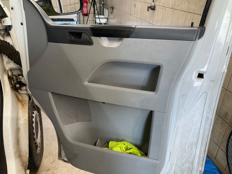 Volkswagen T5 Kombi 2.0 TDI 2012 – снимка 34