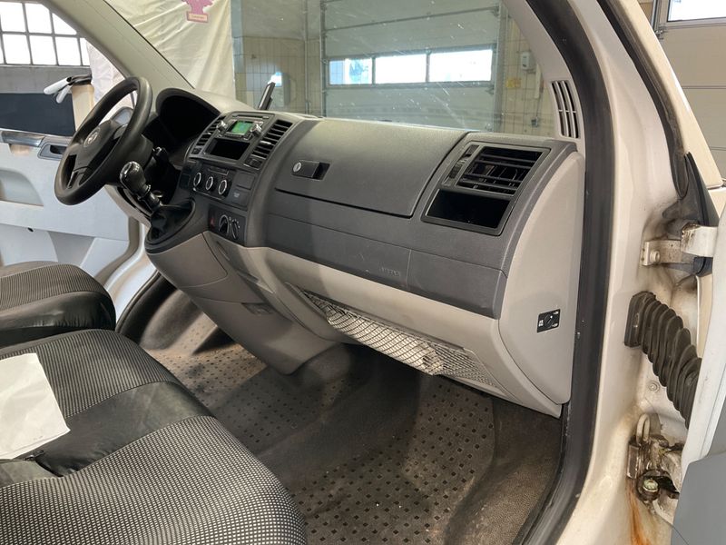 Volkswagen T5 Kombi 2.0 TDI 2012 – снимка 33