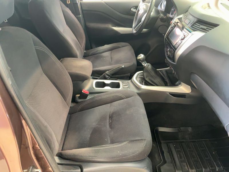 Nissan NP300 Pick-up 2.3 dCi N-Connecta King Cab 4x4 — zdjęcie 11