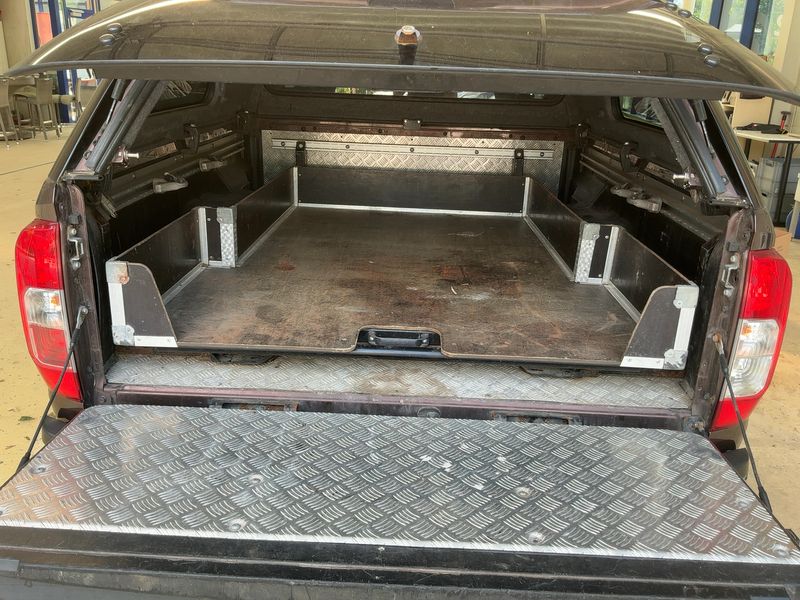Nissan NP300 Pick-up 2.3 dCi N-Connecta King Cab 4x4 — zdjęcie 10
