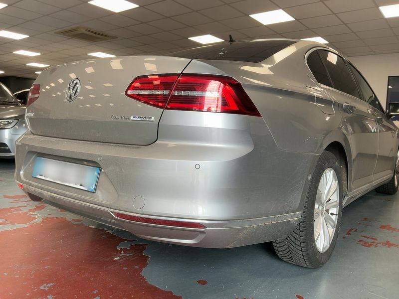 Volkswagen Passat 2.0 TDI Carat Exclusive BlueMotion Tech — zdjęcie 6